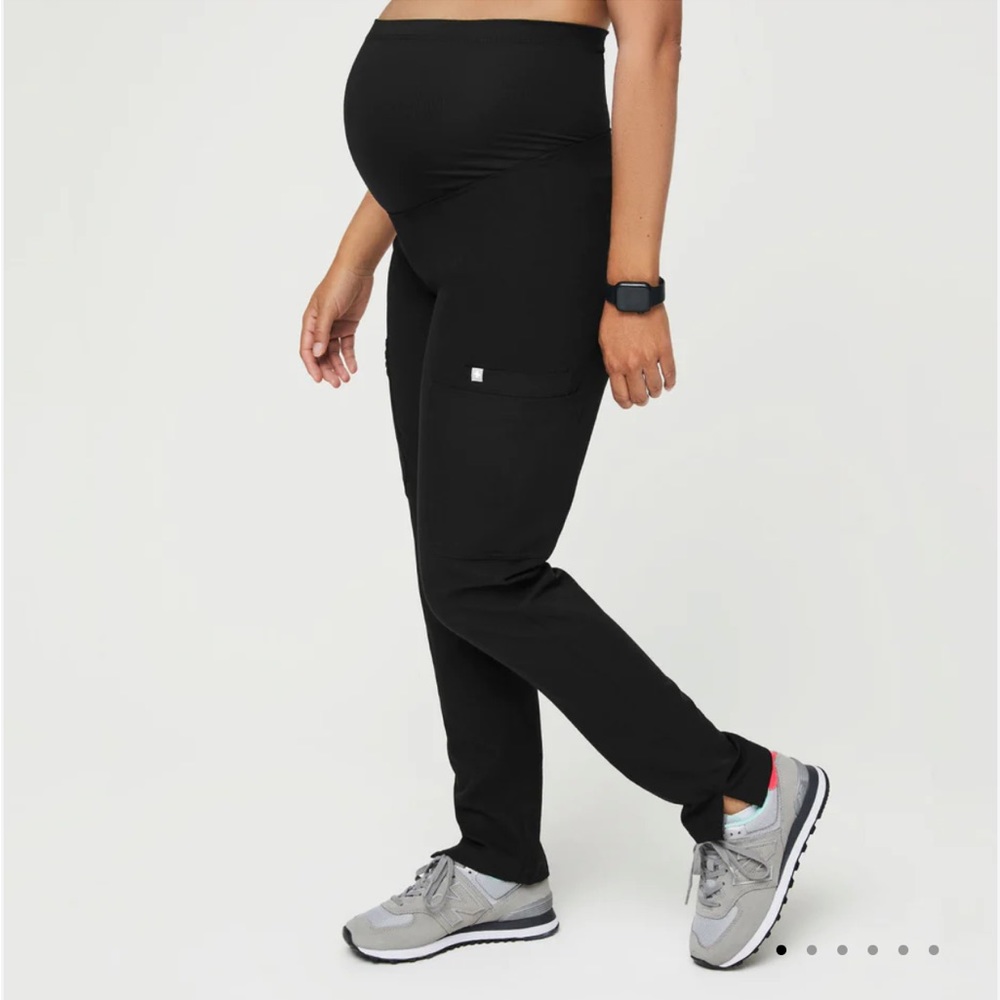 Figs Yola petite maternity scrub pant in black